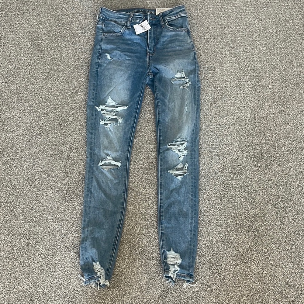 Medium/ light wash American eagle jeans